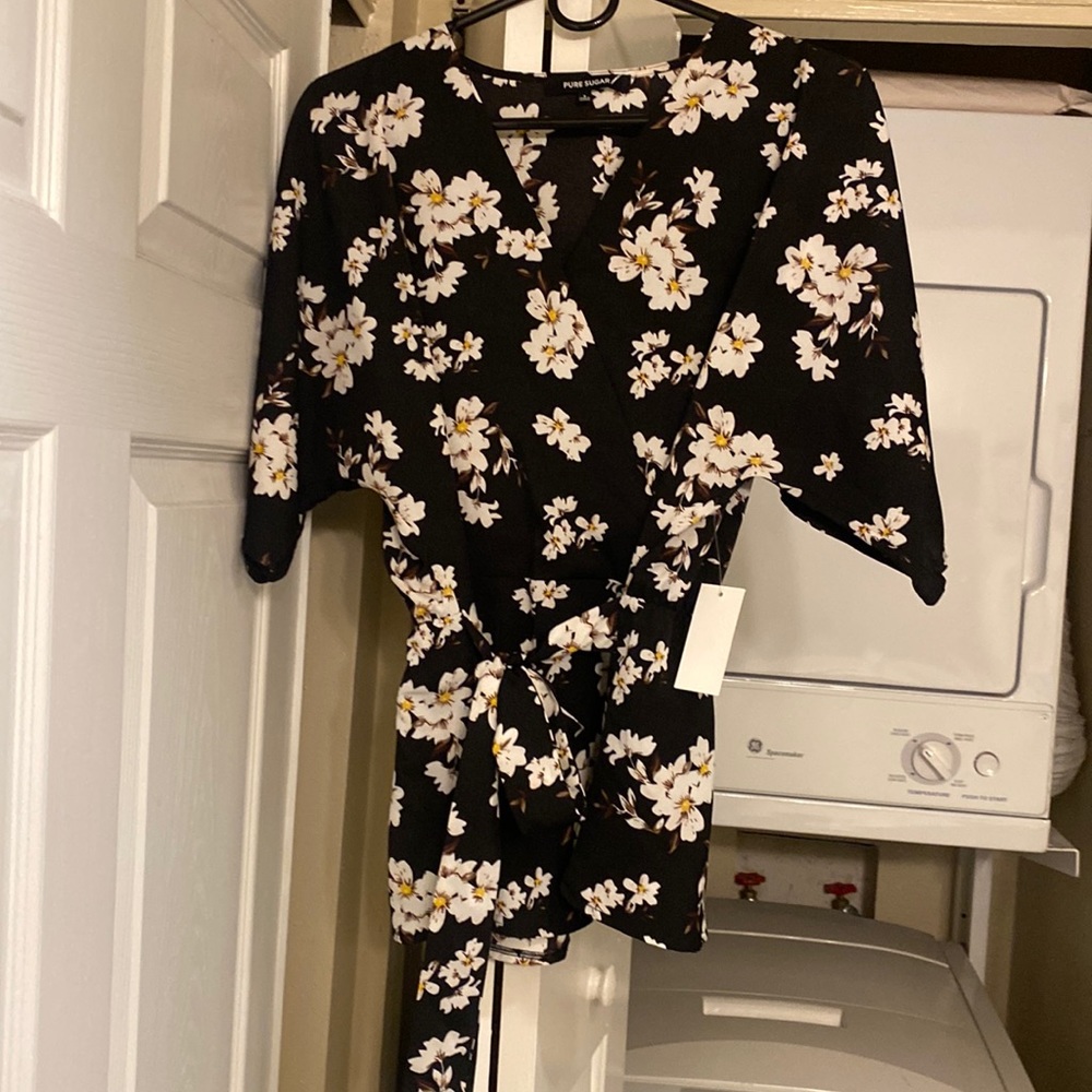 Super cute floral top